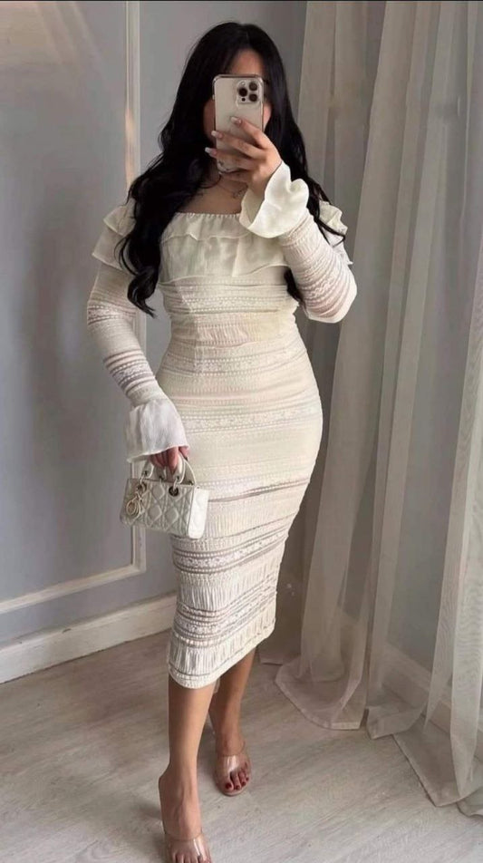 Robe blanche élégante au design raffiné